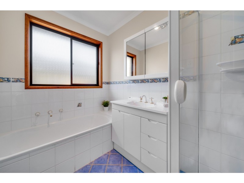 6 Deuchar Close, Kambah ACT 2902