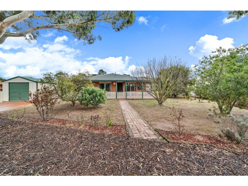 2 Leonard Close, Dunlop ACT 2615