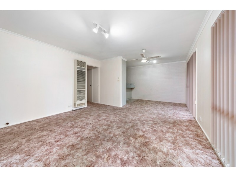 2 Leonard Close, Dunlop ACT 2615