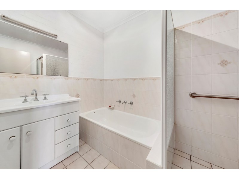 2 Leonard Close, Dunlop ACT 2615