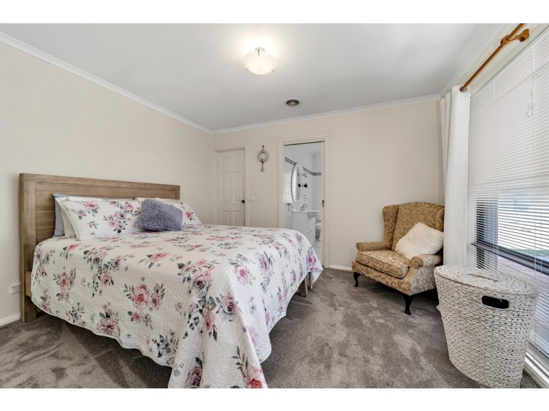 15 Wolff Crescent, Latham ACT 2615