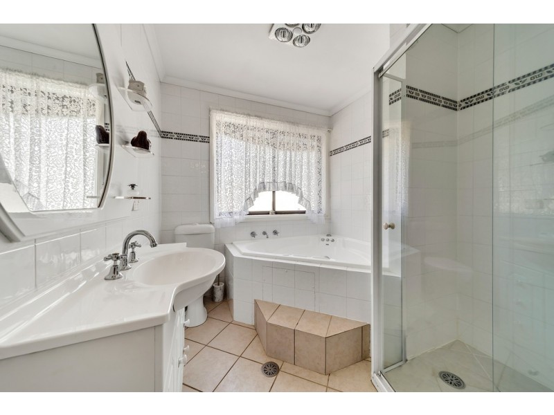 15 Wolff Crescent, Latham ACT 2615