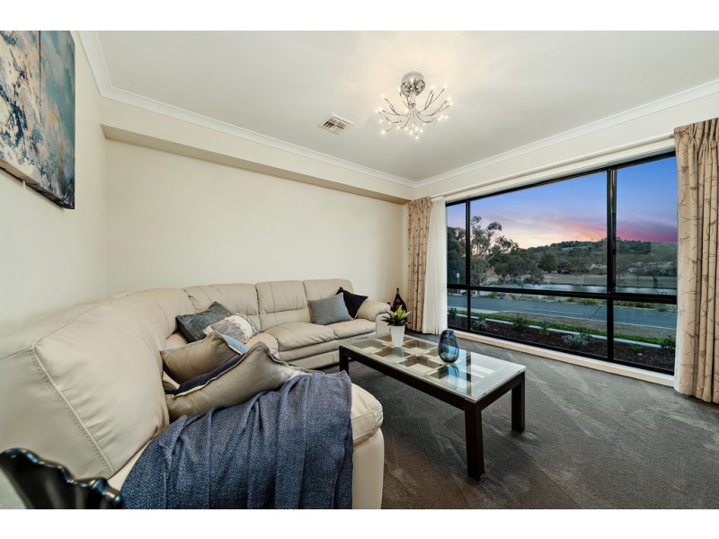 32 Don Dunstan Drive, Bonython ACT 2905