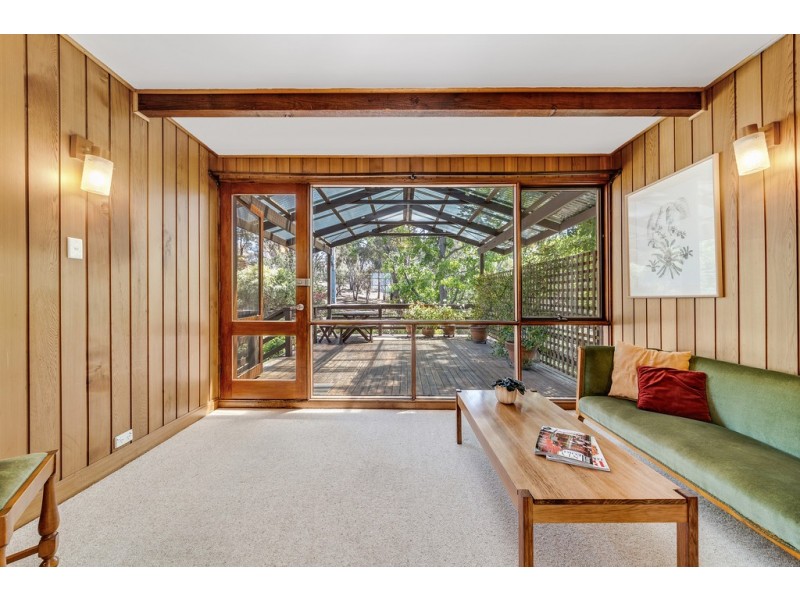 17 Downes Place, Hughes ACT 2605