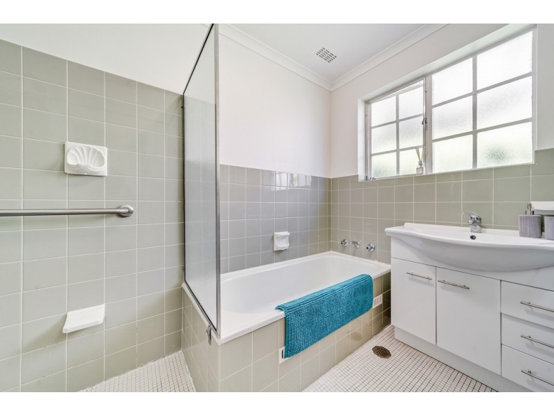 17 Downes Place, Hughes ACT 2605