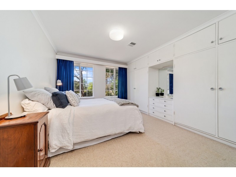 17 Downes Place, Hughes ACT 2605