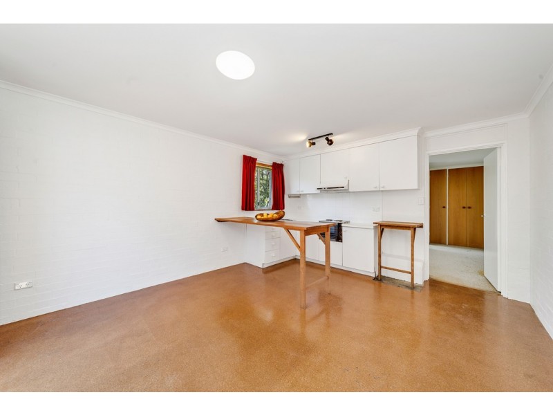 17 Downes Place, Hughes ACT 2605