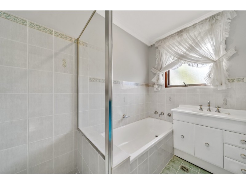 13 Bandjalong Crescent, Aranda ACT 2614
