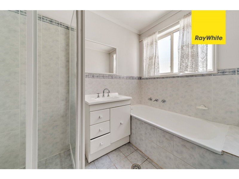 18/74 Britten Jones Drive, Holt ACT 2615