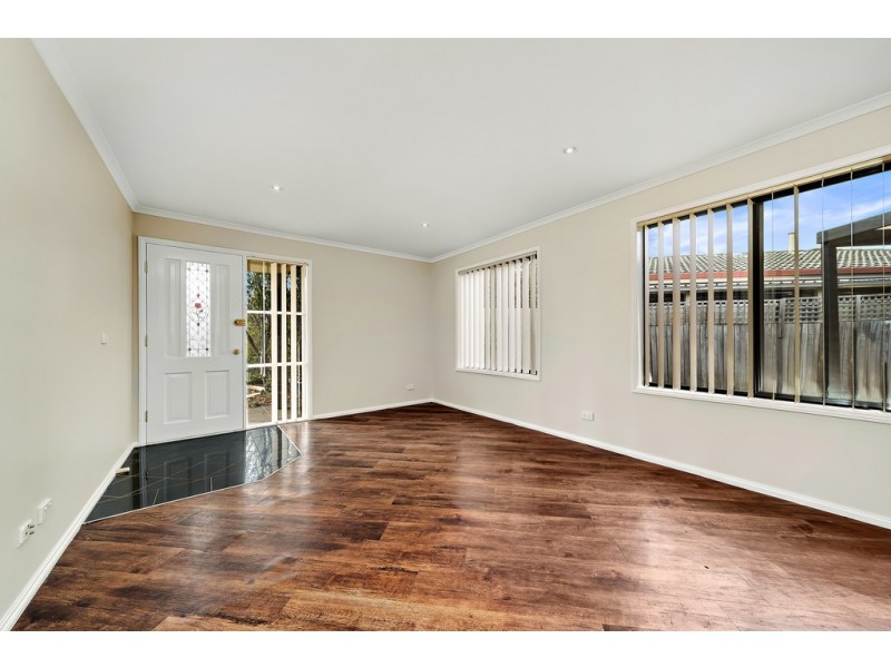 1/7 Cato Place, Dunlop ACT 2615