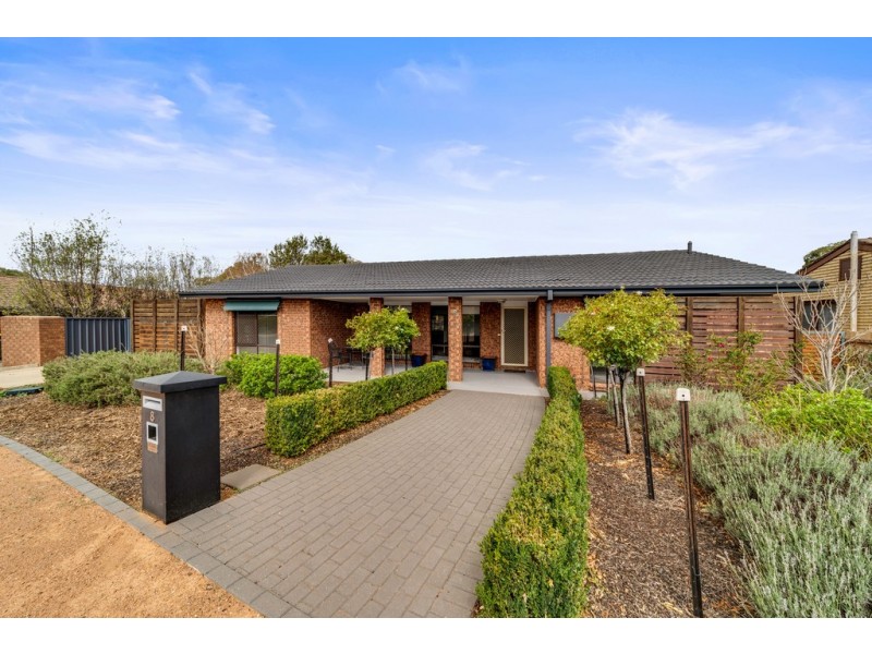 8 Wolff Crescent, Latham ACT 2615