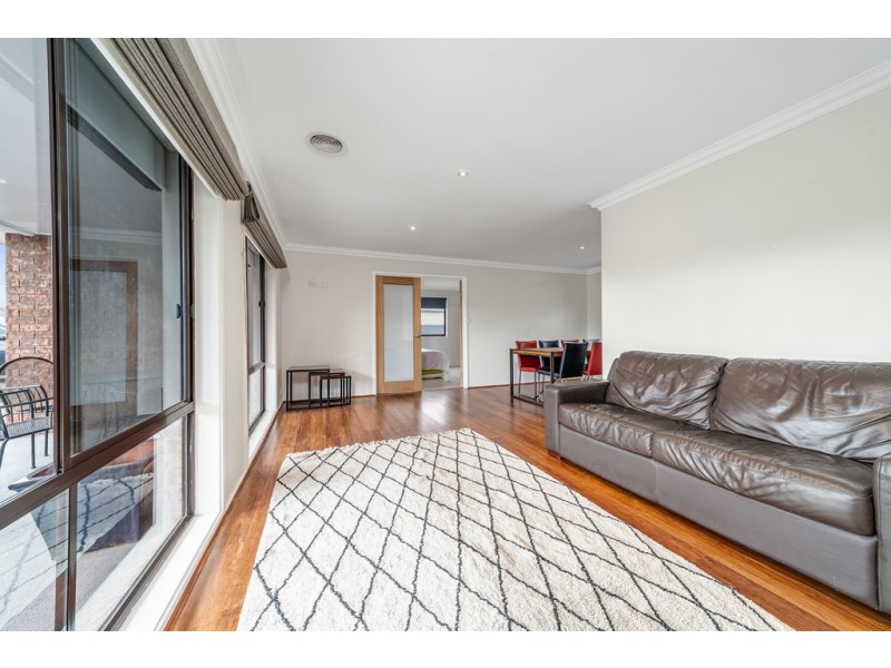 8 Wolff Crescent, Latham ACT 2615
