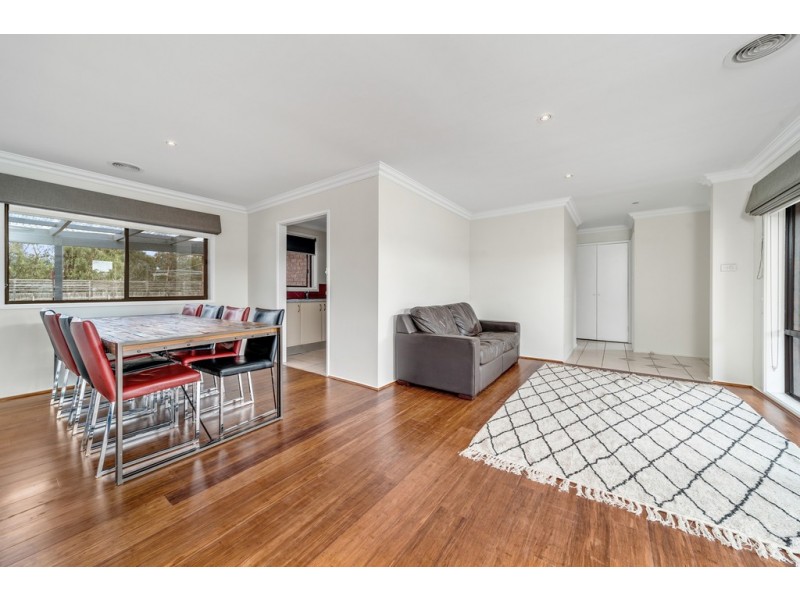 8 Wolff Crescent, Latham ACT 2615