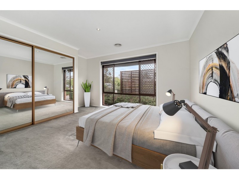 8 Wolff Crescent, Latham ACT 2615