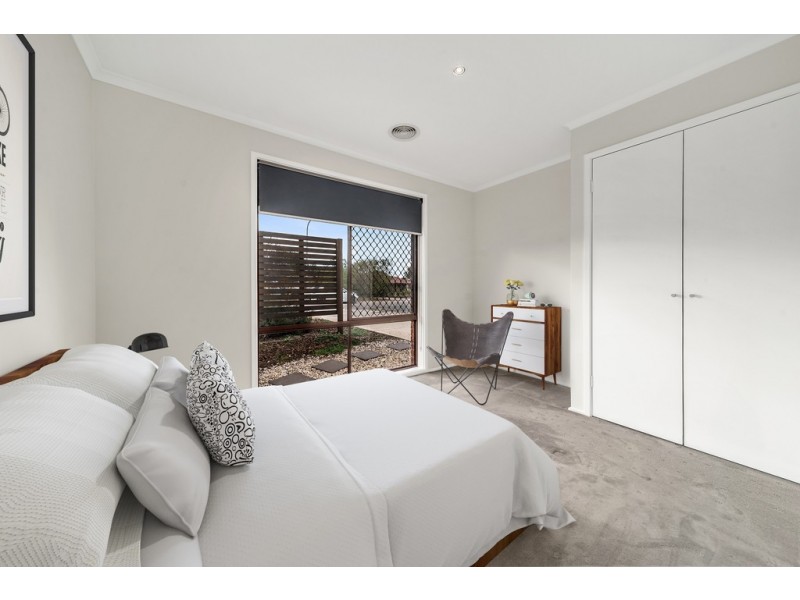 8 Wolff Crescent, Latham ACT 2615