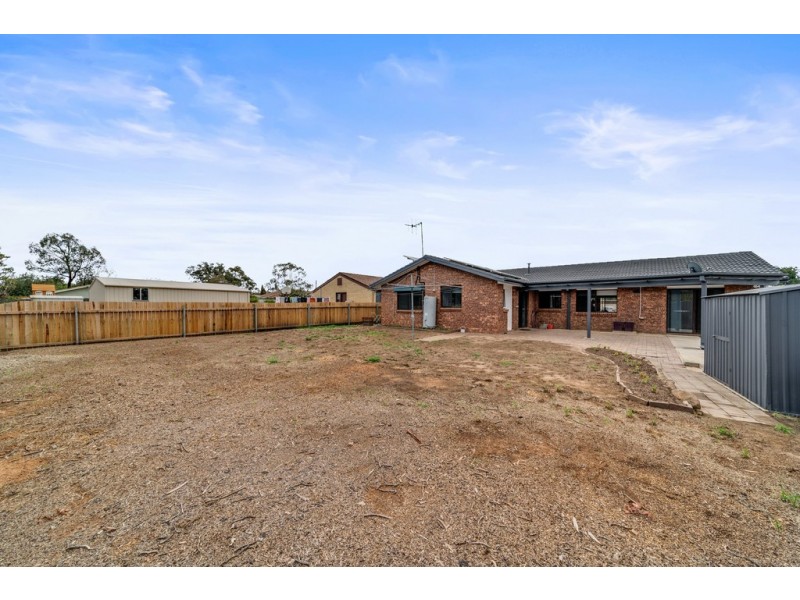 8 Wolff Crescent, Latham ACT 2615