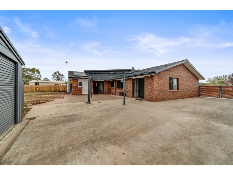 8 Wolff Crescent, Latham ACT 2615