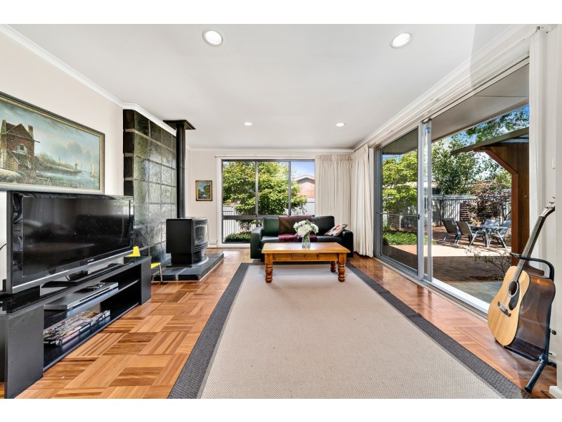 16 Lachlan Street, Macquarie ACT 2614