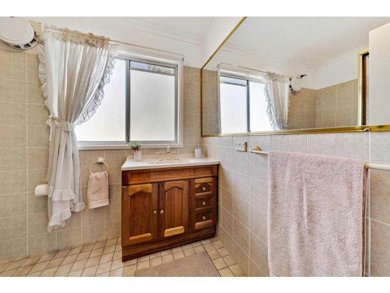 16 Lachlan Street, Macquarie ACT 2614