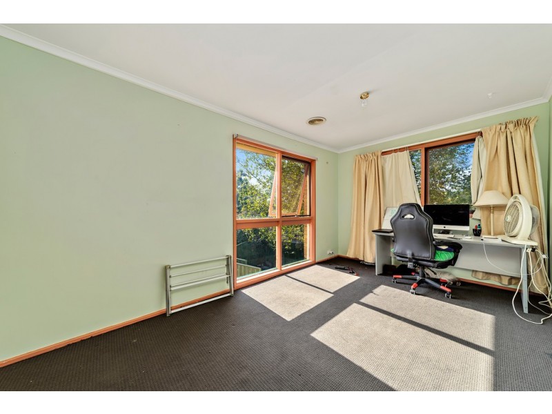 222 Osburn Drive, Macgregor ACT 2615