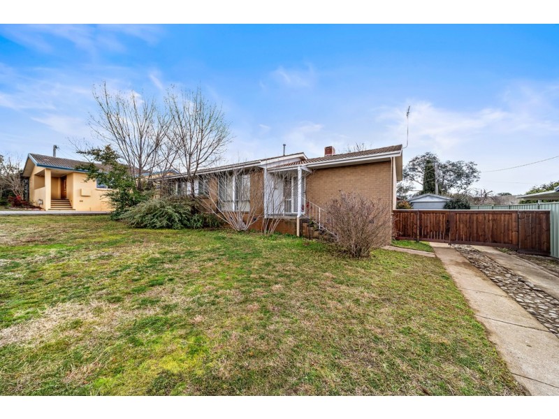 16 Diggles Street, Page ACT 2614