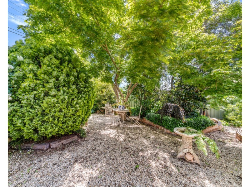 16 Gurner Place, Latham ACT 2615