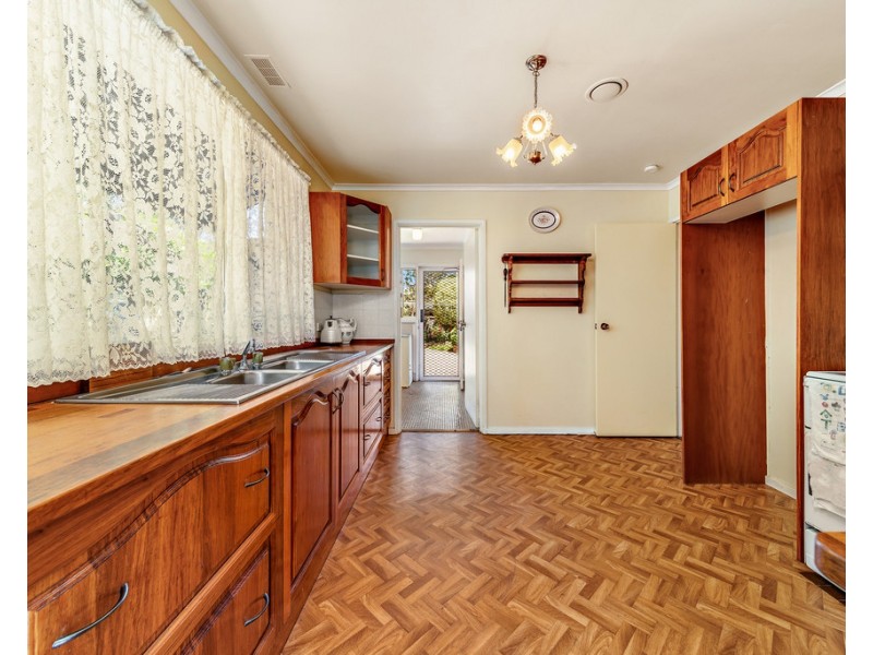 16 Gurner Place, Latham ACT 2615