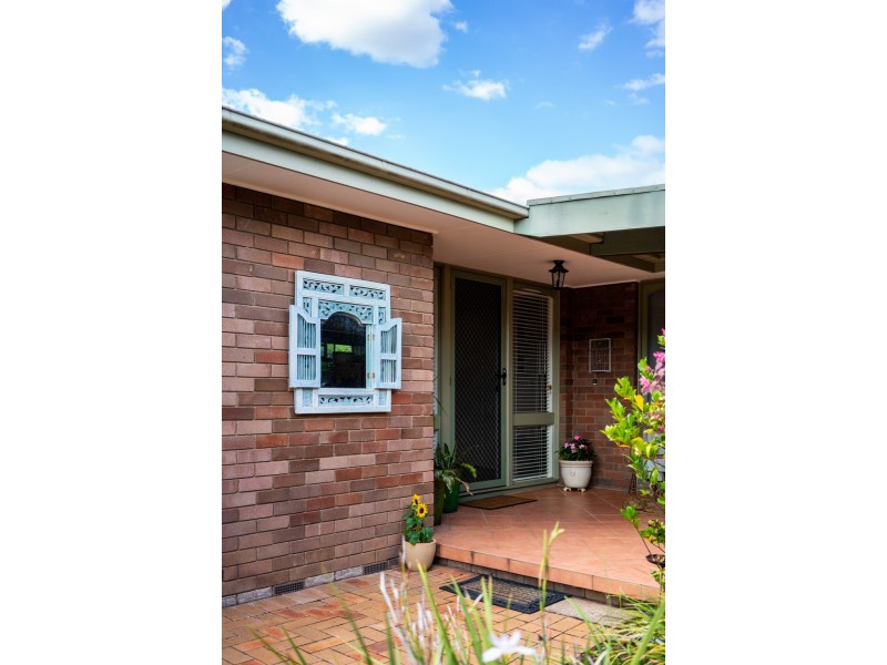 13 Davis Street, Weetangera ACT 2614