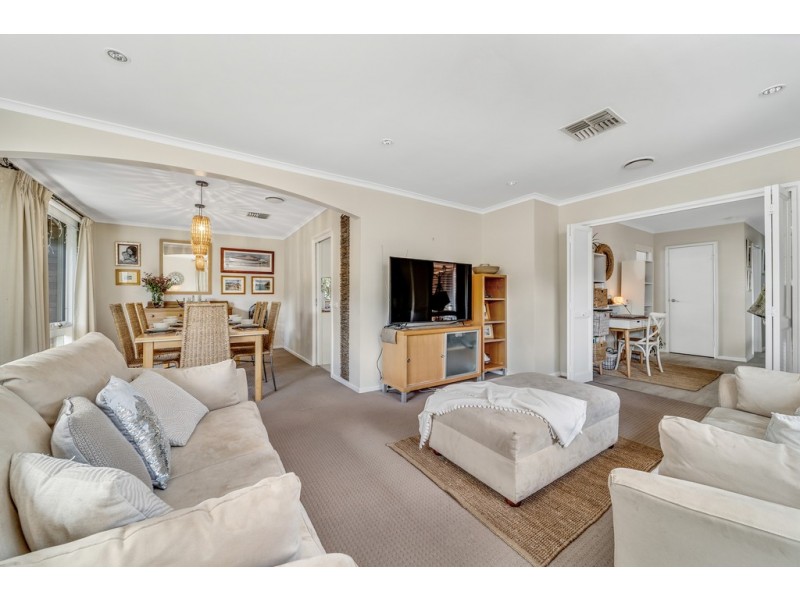 13 Davis Street, Weetangera ACT 2614