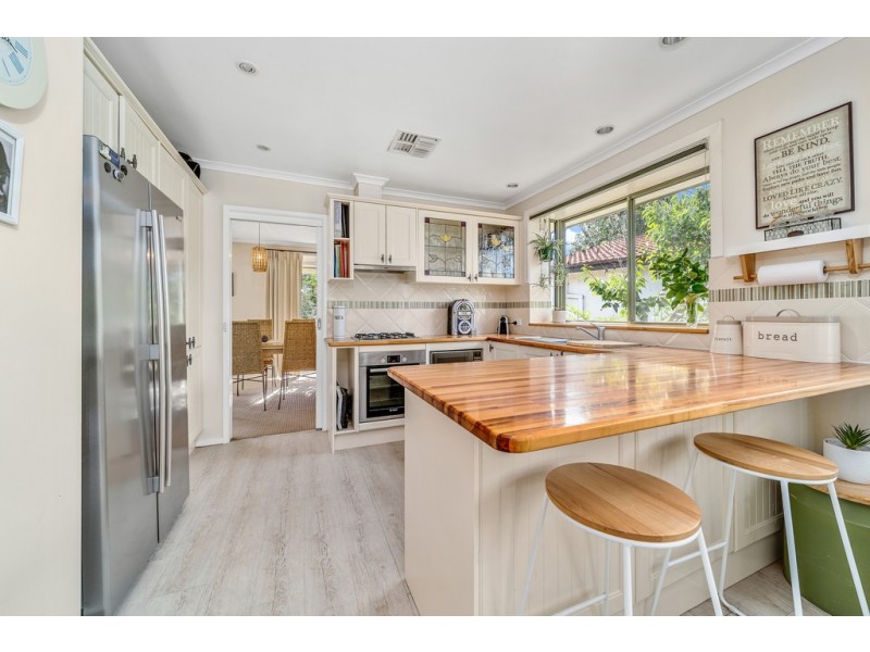 13 Davis Street, Weetangera ACT 2614