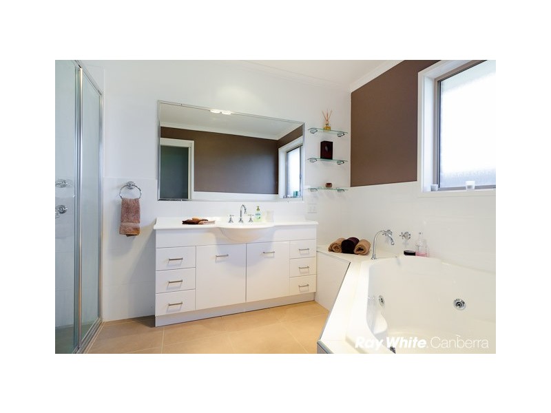 18 Gordon Withnall Crescent, Dunlop ACT 2615