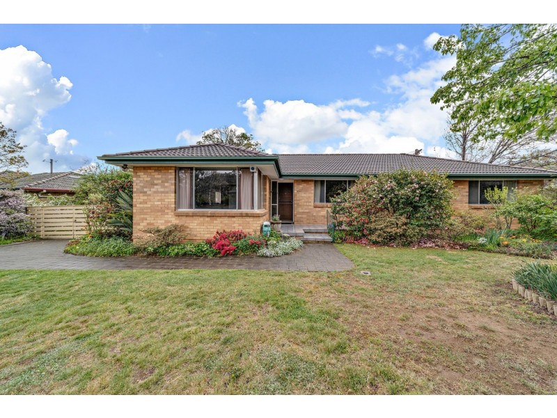 4 Moss Street, Cook ACT 2614