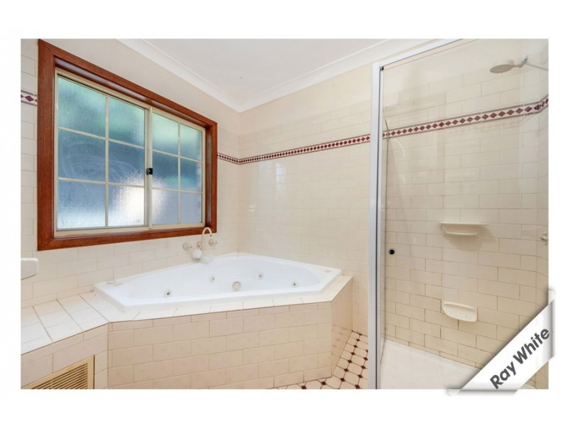 32 Hughes Crescent, Ngunnawal ACT 2913