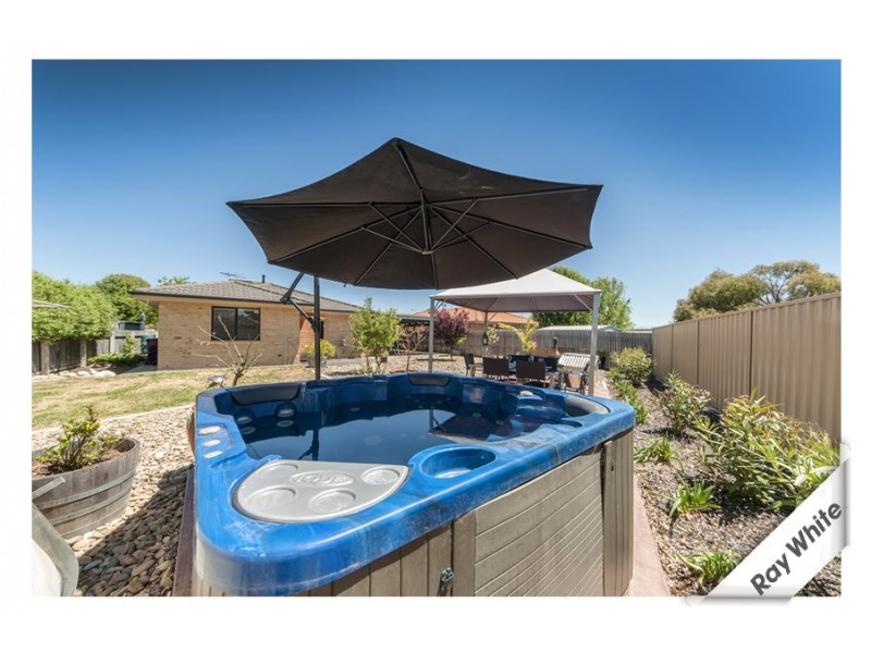 4 Edgley Place, Dunlop ACT 2615