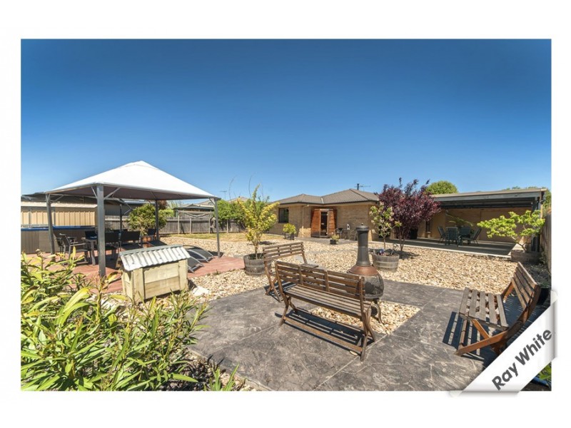 4 Edgley Place, Dunlop ACT 2615