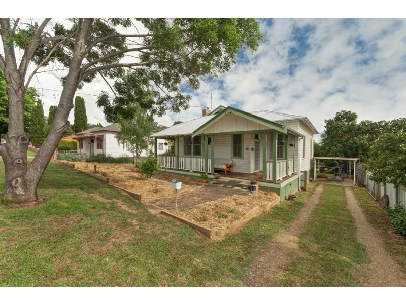 23 Mont Street, Yass NSW 2582