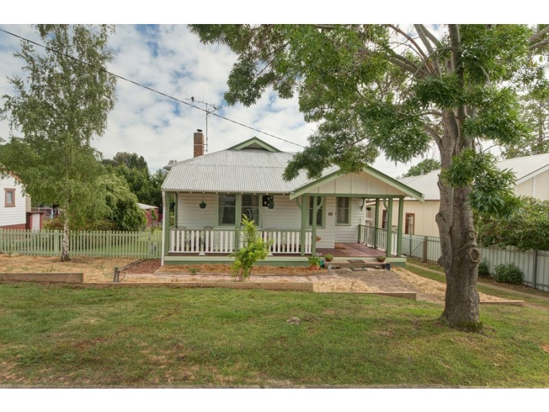 23 Mont Street, Yass NSW 2582