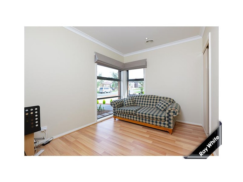 4 Basham Street, Franklin ACT 2913