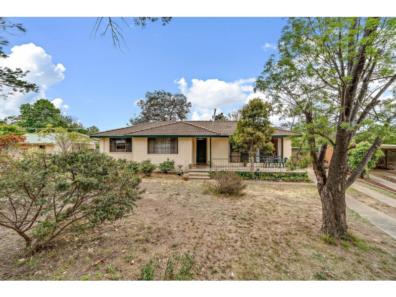 6 Searle Place, Holt ACT 2615
