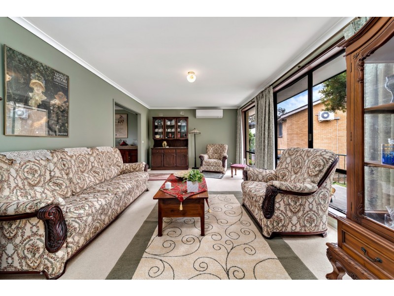 6 Searle Place, Holt ACT 2615