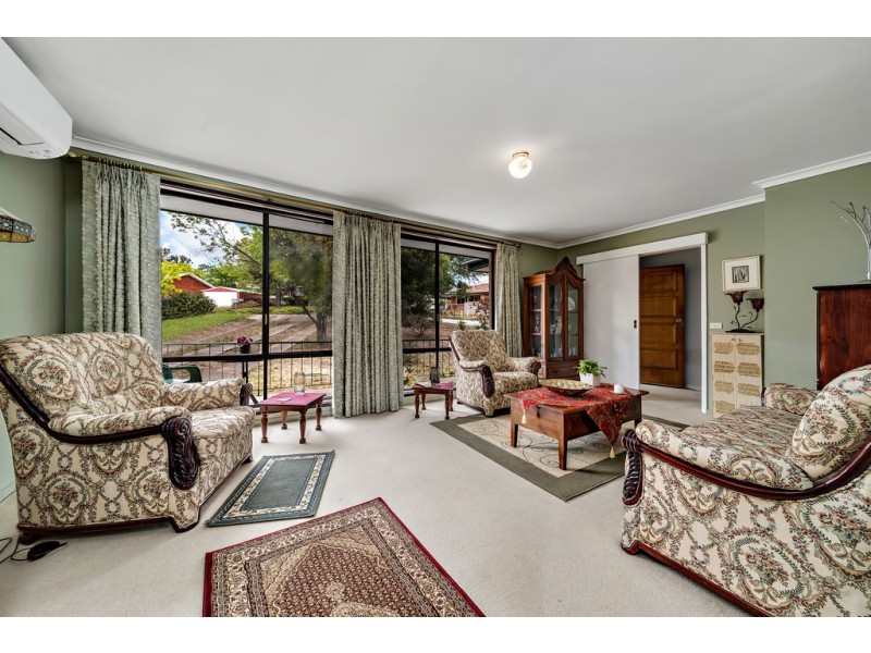 6 Searle Place, Holt ACT 2615