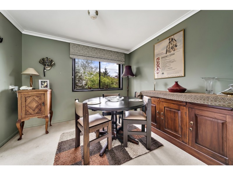 6 Searle Place, Holt ACT 2615