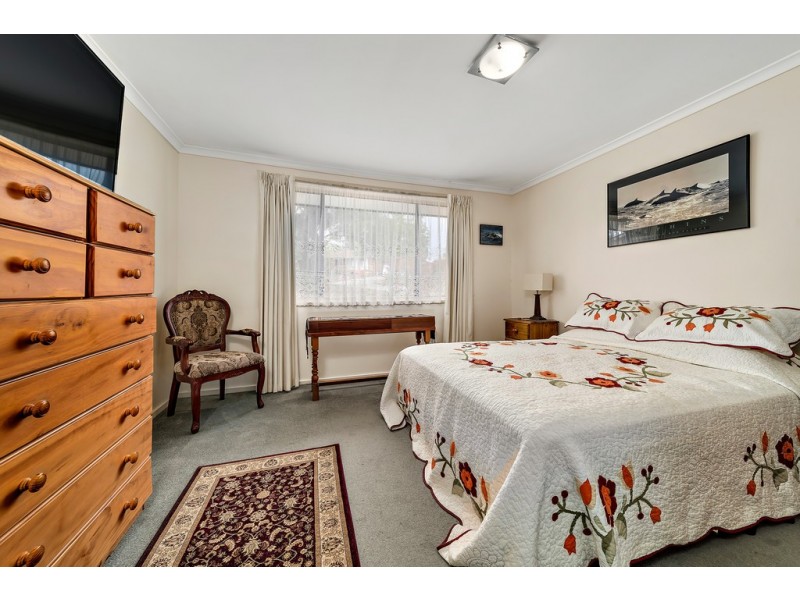 6 Searle Place, Holt ACT 2615