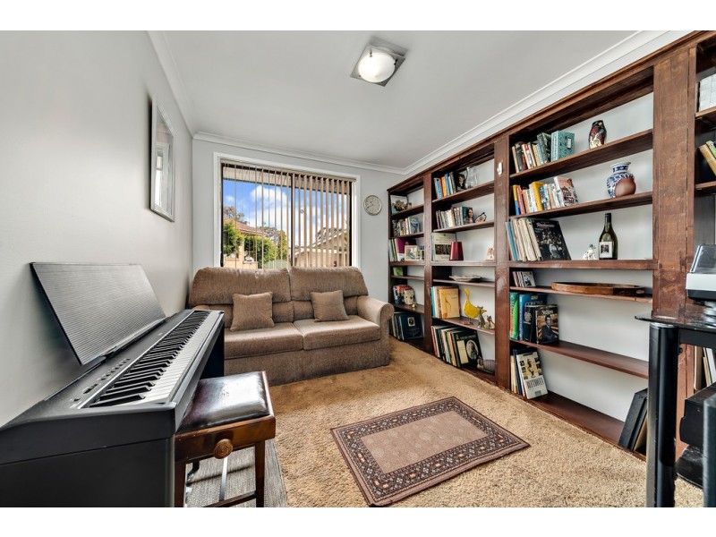 6 Searle Place, Holt ACT 2615