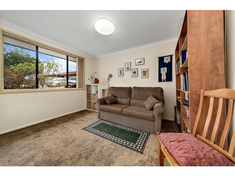 6 Searle Place, Holt ACT 2615