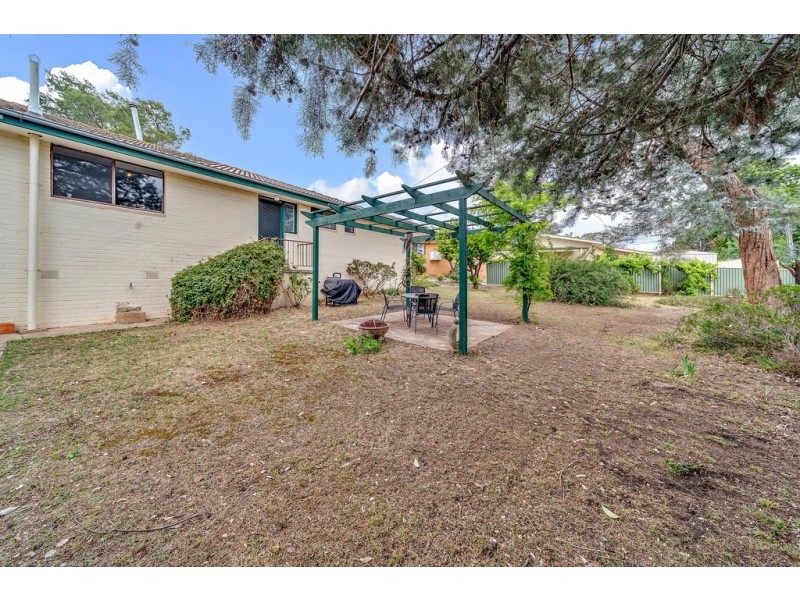 6 Searle Place, Holt ACT 2615