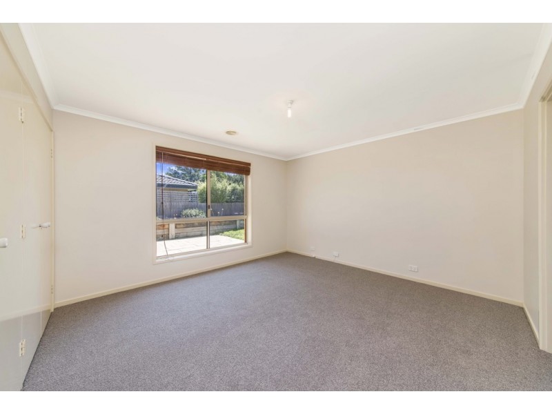 8 Fitton Close, Dunlop ACT 2615