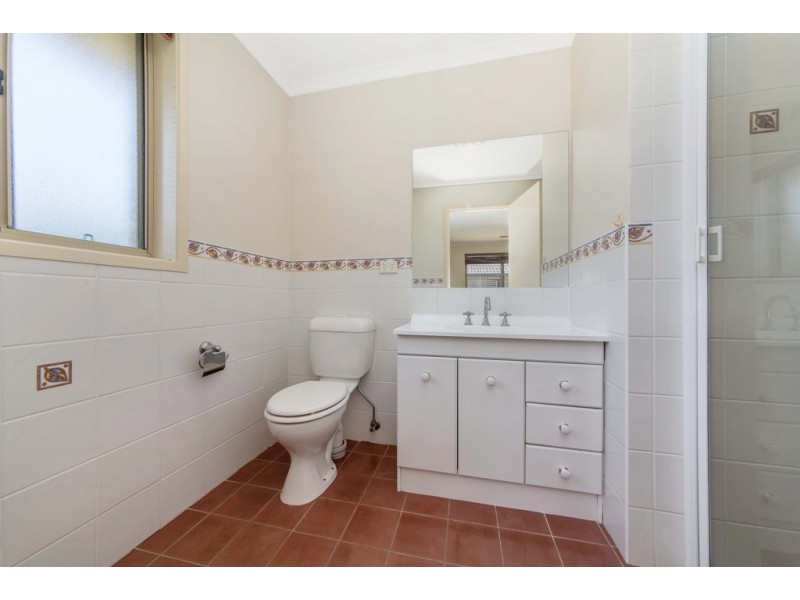 8 Fitton Close, Dunlop ACT 2615
