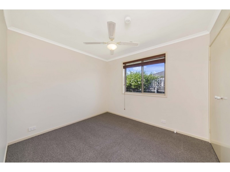 8 Fitton Close, Dunlop ACT 2615