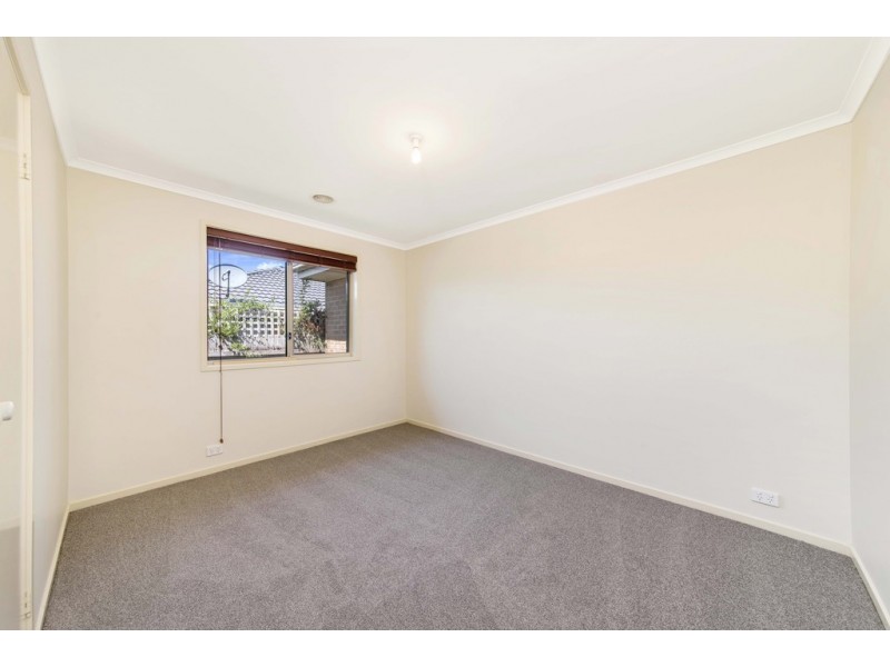 8 Fitton Close, Dunlop ACT 2615